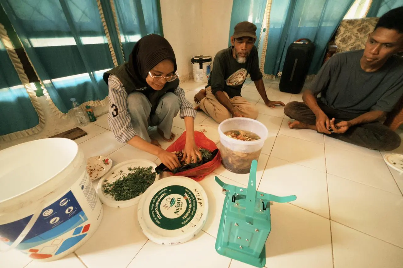 Mahasiswa KKN Gabungan 5 Perguruan Tinggi Gelar Pelatihan Kompos dan Eco Enzim
