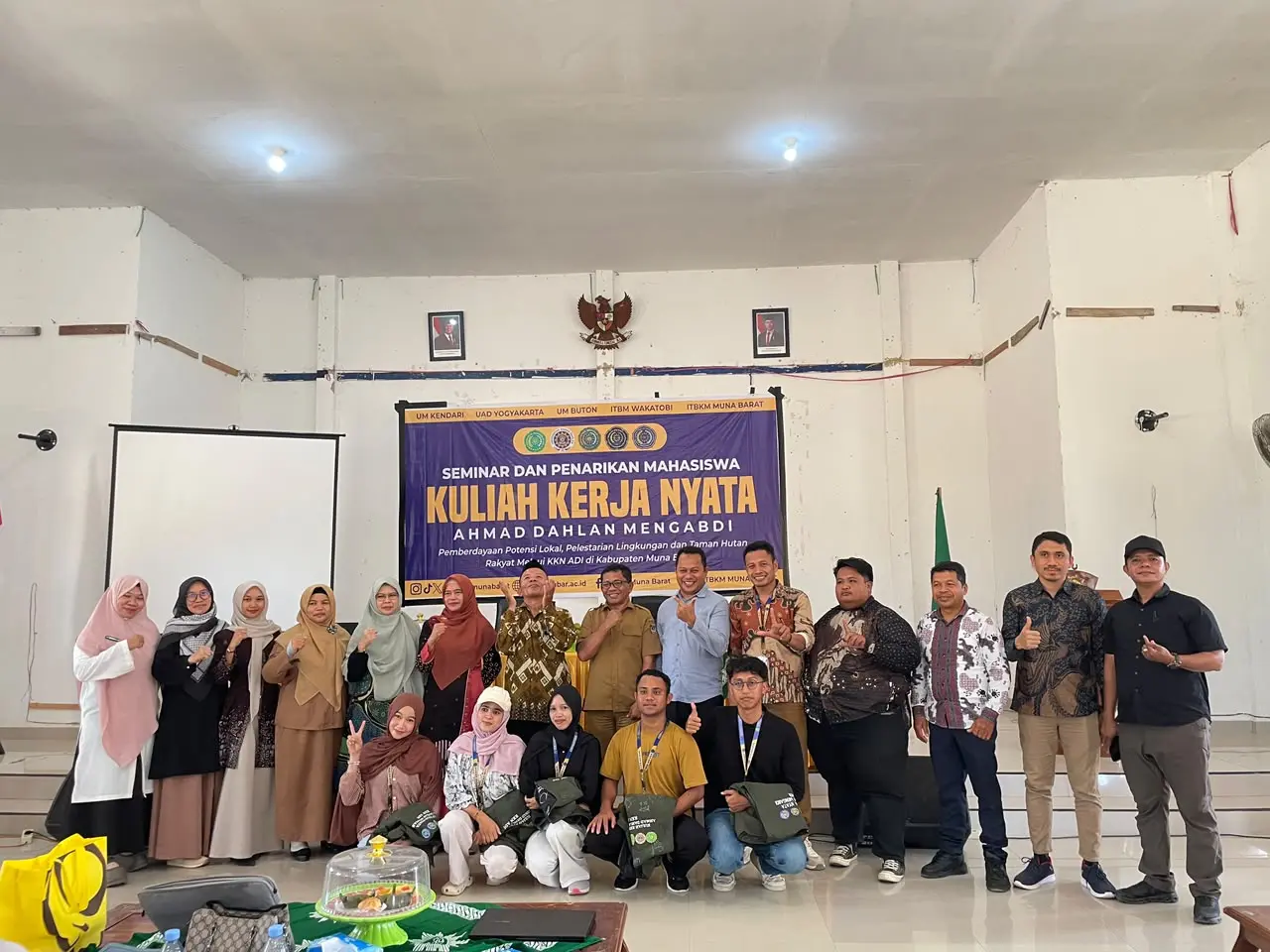 Pelepasan rompi KKN ADI kepada mahasiswa