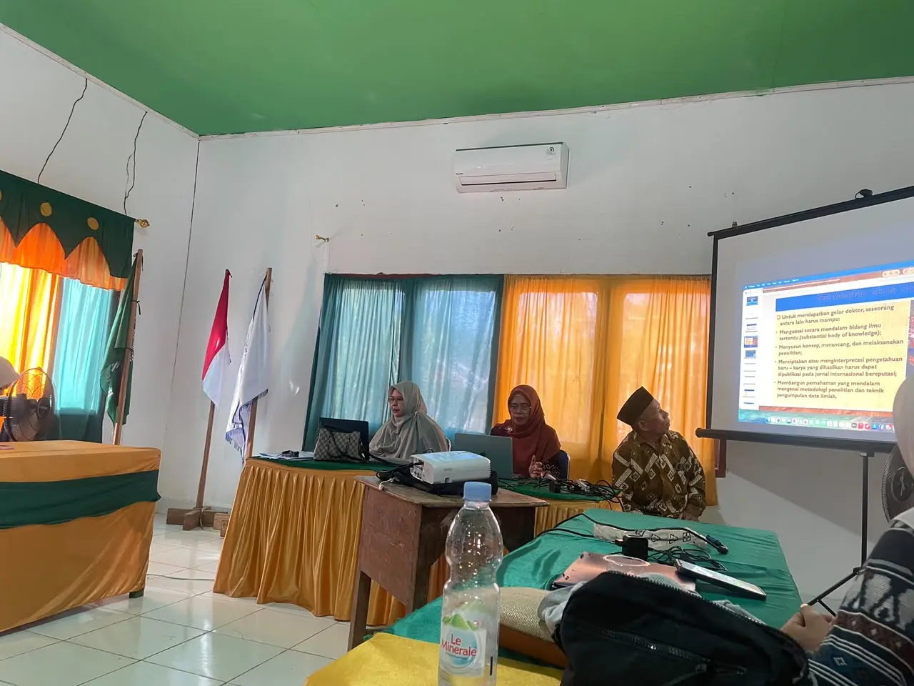 Penyampaian materi oleh narasumber kegiatan
